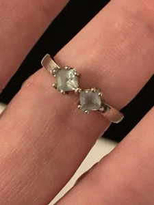 SS Ring mit 2 hellgrünen Edelsteinen Größe 7 - Bild 1 von 7