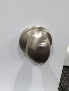 NEW KWIKSET LAUREL PASSAGE KNOB (HALL & CLOSET)  SATIN NICKEL - Picture 1 of 5