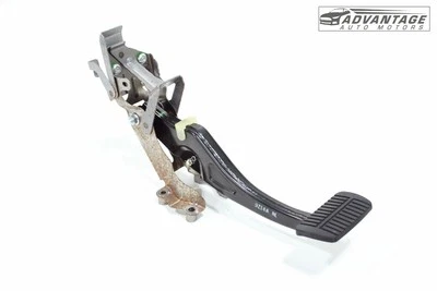 Pastilla de pedal de parada de freno de pie Subaru Outback 2020-2022 con soporte de montaje OEM Foto 1 de 4