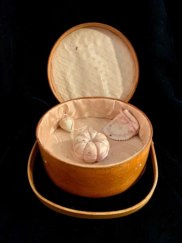 Antique Maple Shaker Workbox Sewing Box, w/pin cushion, emery, needle-keep c1910 Cover