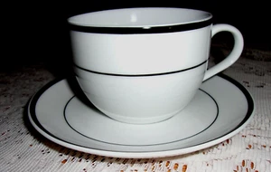 Juego de tazas y platillos Crate & Barrel Monno-Bangladesh - blanco y negro - Imagen 1 de 4