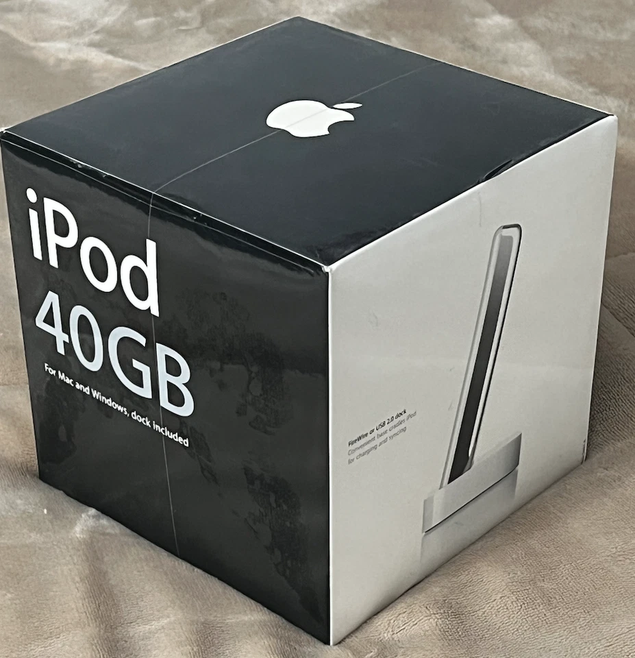 NEW IN BOX Apple IPOD 40 GB CLASSIC 3rd Gen M9245LL/A 2003 - Image 1 of 4