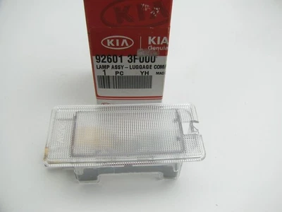 NUEVO - OEM 926013F000 genuino tapa maletero luz lámpara para Kia 1998-2013 Foto 1 de 3