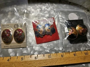 GRAN LOTE DE 3 PRECIOSOS PARES DE ARETES CLOISONNE CON TARJETAS Y EN BOLSAS - Imagen 1 de 2