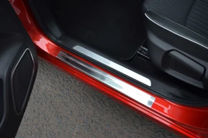 Protectores cromados de borde de umbral de puerta para adaptarse a Renault Kadjar (2016+) - Imagen 1 de 3