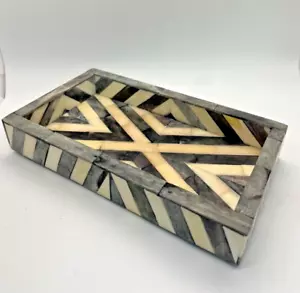 Bandeja de hueso con incrustaciones Kassatex Bristol geométrica gris y crema 9,125"x5,25" - Imagen 1 de 6