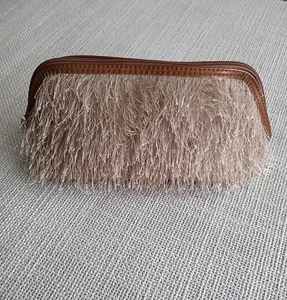 LANCOME Taupe Brown finta piuma gringe trucco pochette borsa cerniera oro Lux | NUOVO - Foto 1 di 7