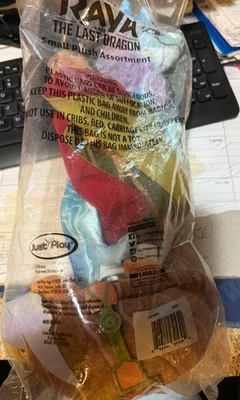 Paquete de 3 peluches pequeños de Disney Raya y el último dragón--Tuk Tuk--Sisu--Raya Foto 1 de 3