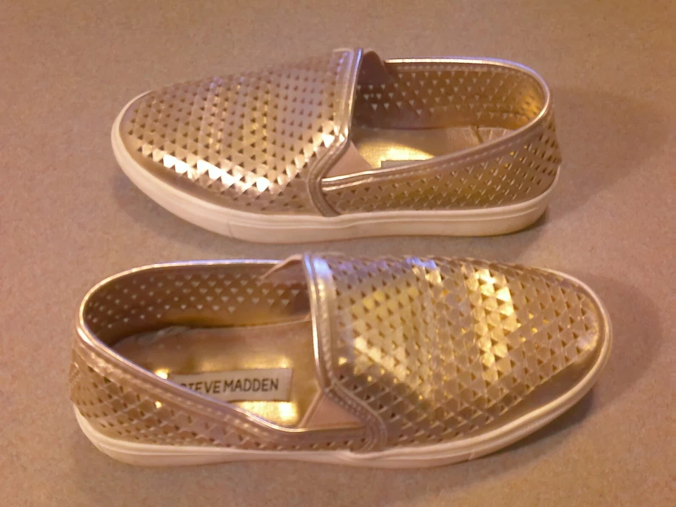 Steve Madden Niñas Dorado Perforado Informal Tenis Zapatos Sin Cordones Talla 3 Foto 1 de 4