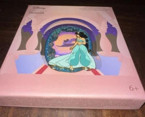Smalto Loungefly Disney Aladdin Gelsomino Lenticolare Incorniciato Edizione Limitata - NUOVO - Foto 1 di 6