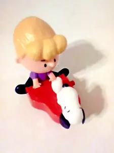 McDonald's 2015 The Peanuts Película Sally Brown & Snoopy Juguete 3 1/2" por 3" - Imagen 1 de 4