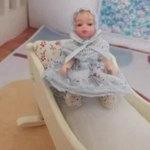 Dollhouse 1:12 Scale Miniature Victoria Porcelain Ceramic Dolls Baby W/Cloth - Zdjęcie 1 z 1