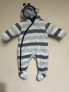 2 Snowsuits new born and 3-6 months - Picture 1 of 8