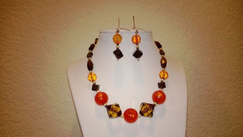 Juego de collar de bronce naranja, marrón y crema para mujer Foto 1 de 1