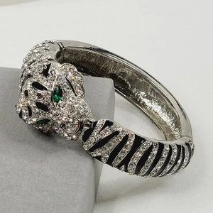 Silberfarben Strass Emaille Tiger Armreif Clamper Armband grüne Augen LESEN - Bild 1 von 10