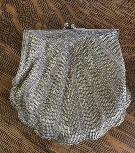Bolso Carla March vintage años 50 con cuentas almeja plateado transparente - Imagen 1 de 10