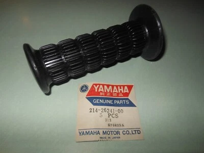 Nuevo de Lote Antiguo OEM Yamaha JT1/JT2 DT250 ++ Empuñadura de Manillar Izquierdo Cantidad 1 # 214-26241-00 Foto 1 de 4