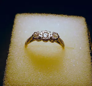 Antique 18ct/carat Yellow Gold+Platinum Three-Diamond Illusion Ring. Size J 1/2 - Picture 1 of 8