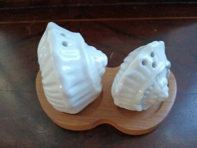 Boston International Salt Pepper Shaker Set Bamboo Holder Beach Tropical Cottage - Image 1 of 3