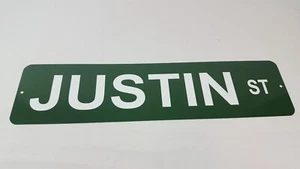 Cartello stradale On-Of-A-Kind "Justin" alluminio metallo targa da parete - Foto 1 di 1
