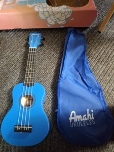 Amahi Ukulele W/ Bag - Picture 1 of 3
