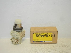 SQUARE D 9001K2L1WH13 NEW WHITE CAP ILLUMINATED PUSHBUTTON 9001K2L1WH13 - Picture 1 of 4