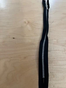 cerniera denti metallo argento think is 50's 9,5" parte metallo, estremità chiusa nero - Foto 1 di 2
