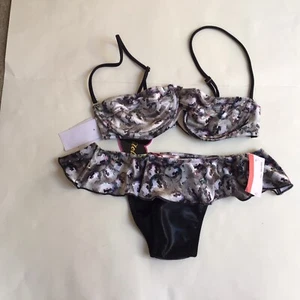 Bikini Faux Snake Skin Pattern & Black Bikini Size 10 Soft Feel Pistol New - Picture 1 of 23