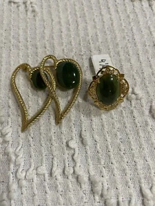Vintage Costume Ring Size 4.25 & Pin/ Brooch Set Jade Green Color Gold Tone - Picture 1 of 9