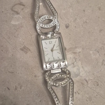 Reloj de cuarzo FMD para dama - tono plateado - correa de diamantes de imitación - batería nueva - FMDGT301A Foto 1 de 4