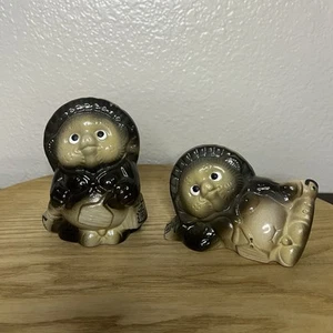 Tanuki Tejón Perro Cerámica Japonesa Mapache Buena Suerte Talismán Dije Juego De 2  - Imagen 1 de 4