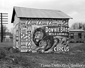 Downie Brothers Zirkus Werbung auf einer Scheune - 1936 - Vintage Fotodruck - Bild 1 von 1