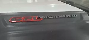 RAM TRX 2021-2024 6,2 L EMBLEMA SOBREALIMENTADO FABRICANTE DE EQUIPOS ORIGINALES MOPAR 68444262AB ¡ENVÍO GRATUITO! - Imagen 1 de 4