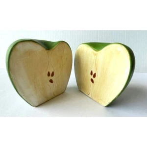 Salero y pimentero de manzana verde dividido de cerámica, dos mitades, 4,5" de alto - Imagen 1 de 9