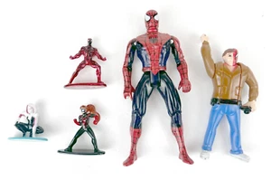 Mini personaggi in metallo carneficina, fantasma, ragno ragazza, ragno e Peter Parker - Foto 1 di 8