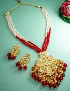 Elegante conjunto de joyas kundan rojas y blancas hechas a mano templo chapado en oro novia - Imagen 1 de 24