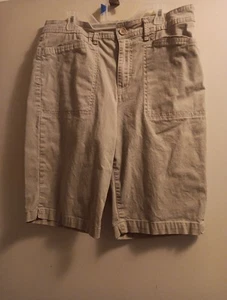 Gloria Vanderbilt Shorts Womens Size 10 Khaki Pockets Stretch - Picture 1 of 6
