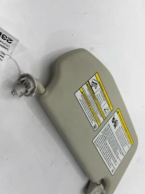 Parasol para conductor Ford Ecosport 18-20 espejo retrovisor iluminado gris claro GN1Z5804105CA Foto 1 de 4