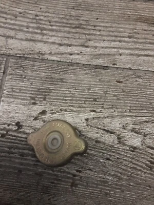 89 89-90 Honda CBR600F CBR600 CBR 600 1989 radiador enfriador refrigerante tapa de llenado Foto 1 de 4