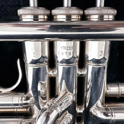 Tromba YAMAHA YTR-2330S argento usata con boccagli rigidi - Immagine 1 di 4