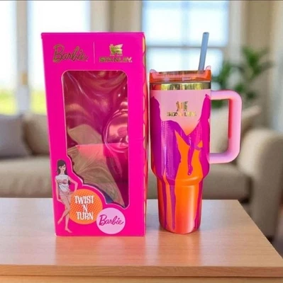 NUEVA Barbie X Stanley 60’s Twist N Turn 40oz Apagadora Edición Limitada Foto 1 de 4