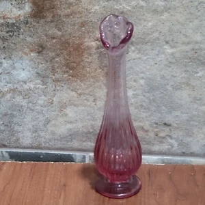 Jarrón vintage de vidrio rosa rosa con borde con volantes lados acanalados 7 pulgadas de alto - Imagen 1 de 9