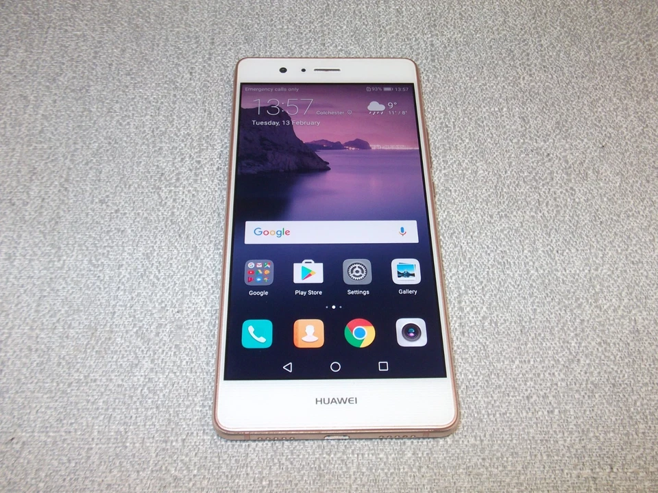 Huawei P9 Lite VNS-L31 16GB Unlocked White / Gold Android Smartphone - Image 1 of 4