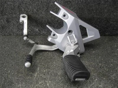 01 BMW R1100 RS R1100RS driver esquerdo peg & bracket 15J - Imagem 1 de 4