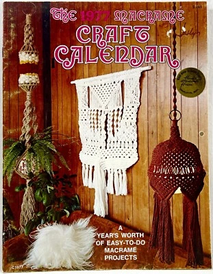 1976 Leisure Time Publishing The 1977 Macrame Craft Calendar Pattern Book 16585 - Immagine 1 di 2