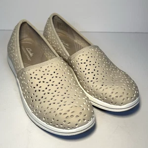 Clarks Cloudsteppers Womens Breeze Roam Slip-On Beige Flats Size 6.5M - Picture 1 of 11
