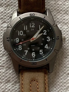 Military Style Herren Modeuhr schwarzes Zifferblatt Quarz Analog leuchtend neue Batterie - Bild 1 von 8