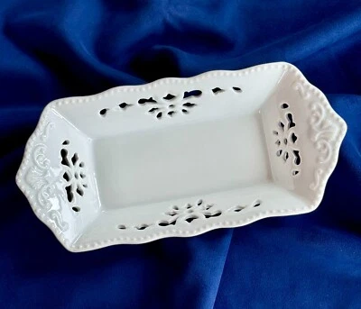 Bandeja Mikasa Plato de Caramelo Floral Corte Festoneado Bordes de Cuentas Cerámica Blanco Foto 1 de 4