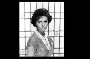 SOPHIA LOREN 8x10 PICTURE YOUNG ACTRESS IN PEARLS PHOTO - Picture 1 of 1