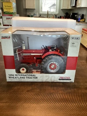 Ertl 1206 International Wheatland 1/16 Diecast Farm Tractor Prestige Collection - Image 1 of 4